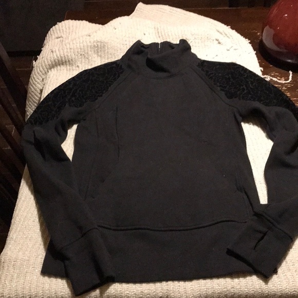 Lululemon - Picture 4 of 10